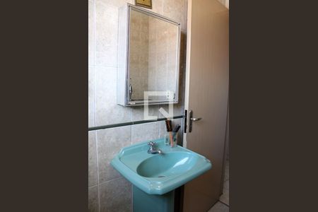 Casa à venda com 200m², 3 quartos e 2 vagas Casa à venda com 200m², 3 quartos e 2 vagasBanheiro