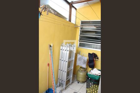 Casa à venda com 200m², 3 quartos e 2 vagas Casa à venda com 200m², 3 quartos e 2 vagasÁrea de Serviço