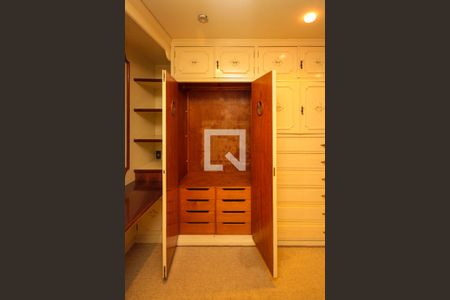 Apartamento à venda com 886m², 3 quartos e 6 vagas Apartamento à venda com 886m², 3 quartos e 6 vagasQuarto