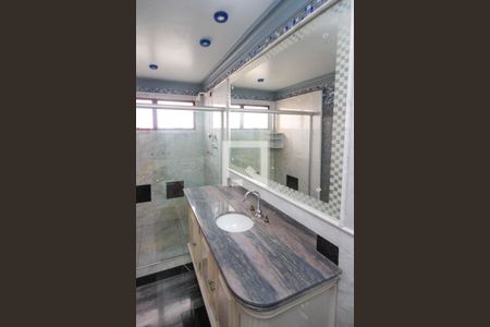 Apartamento à venda com 886m², 3 quartos e 6 vagas Apartamento à venda com 886m², 3 quartos e 6 vagasBanheiro da suite