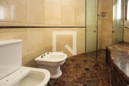 Apartamento à venda com 886m², 3 quartos e 6 vagas Apartamento à venda com 886m², 3 quartos e 6 vagasBanheiro da Suite 02