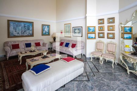 Apartamento à venda com 886m², 3 quartos e 6 vagas Apartamento à venda com 886m², 3 quartos e 6 vagasHall de Entrada