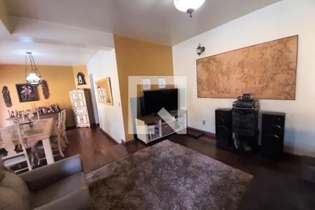 Casa para alugar com 1300m², 5 quartos e 3 vagasSala