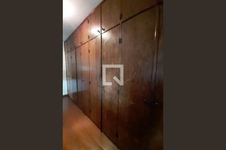 Casa para alugar com 1300m², 5 quartos e 3 vagasCloset da suíte