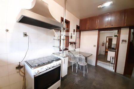 Casa para alugar com 1300m², 5 quartos e 3 vagasCozinha