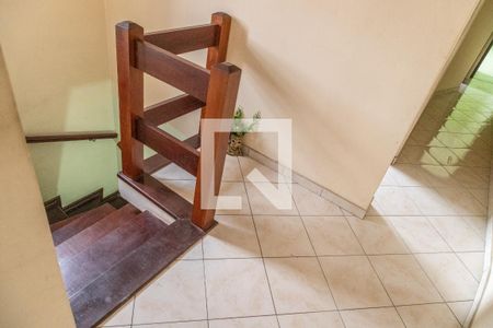Casa para alugar com 140m², 3 quartos e 2 vagas Casa para alugar com 140m², 3 quartos e 2 vagasEscada