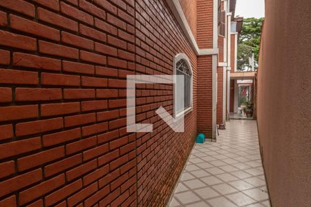 Casa para alugar com 140m², 3 quartos e 2 vagas Casa para alugar com 140m², 3 quartos e 2 vagasCorredor lateral externo