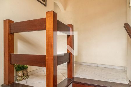 Casa para alugar com 140m², 3 quartos e 2 vagas Casa para alugar com 140m², 3 quartos e 2 vagasEscada