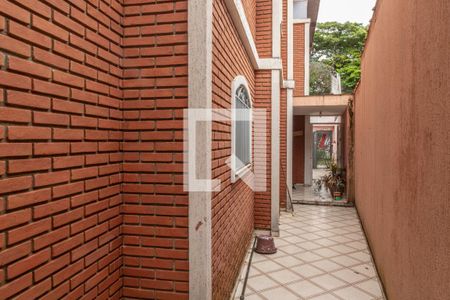 Casa para alugar com 140m², 3 quartos e 2 vagas Casa para alugar com 140m², 3 quartos e 2 vagasCorredor lateral externo