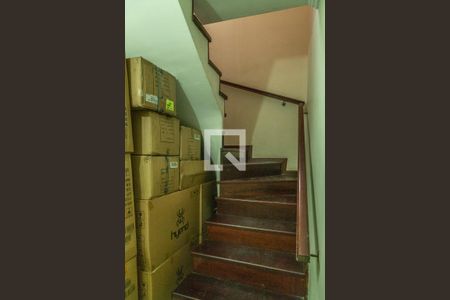 Casa para alugar com 140m², 3 quartos e 2 vagas Casa para alugar com 140m², 3 quartos e 2 vagasEscada