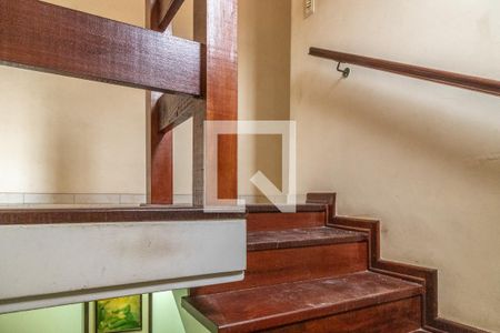 Casa para alugar com 140m², 3 quartos e 2 vagas Casa para alugar com 140m², 3 quartos e 2 vagasEscada