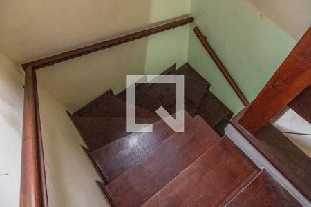 Casa para alugar com 140m², 3 quartos e 2 vagas Casa para alugar com 140m², 3 quartos e 2 vagasEscada