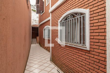 Casa para alugar com 140m², 3 quartos e 2 vagas Casa para alugar com 140m², 3 quartos e 2 vagasCorredor lateral externo