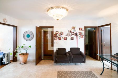 Casa à venda com 690m², 4 quartos e 4 vagasHall Entrada