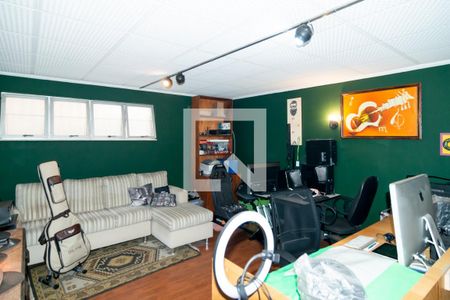 Casa à venda com 690m², 4 quartos e 4 vagasEstudio