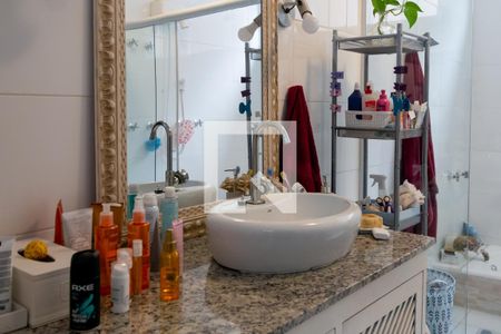 Casa à venda com 690m², 4 quartos e 4 vagasBanheiro Quarto 3 - Suíte