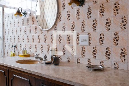 Casa à venda com 690m², 4 quartos e 4 vagasBanheiro Quarto 2 - Suíte