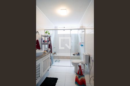 Casa à venda com 690m², 4 quartos e 4 vagasBanheiro Quarto 3 - Suíte