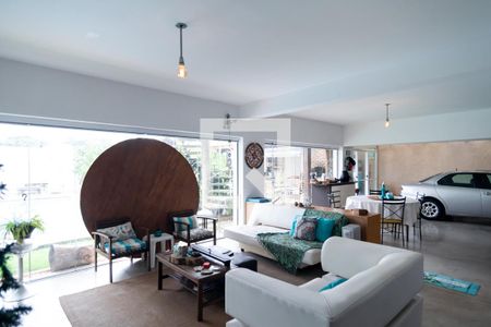 Casa à venda com 690m², 4 quartos e 4 vagasGaragem / Sala de Festas