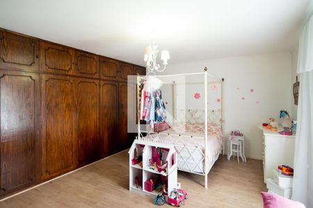 Casa à venda com 690m², 4 quartos e 4 vagasQuarto 1 - Suíte