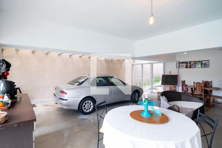 Casa à venda com 690m², 4 quartos e 4 vagasGaragem / Sala de Festas