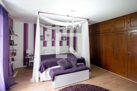 Casa à venda com 690m², 4 quartos e 4 vagasQuarto 4 - Suíte