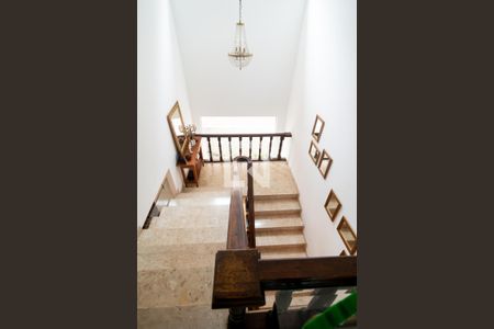 Casa à venda com 690m², 4 quartos e 4 vagasEscada