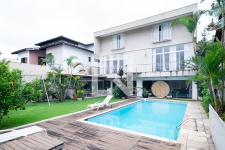 Casa à venda com 690m², 4 quartos e 4 vagasPiscina