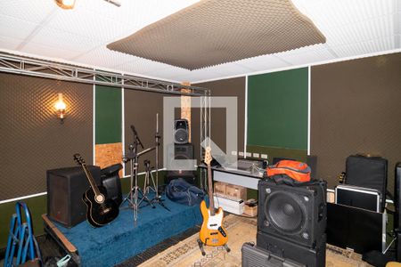 Casa à venda com 690m², 4 quartos e 4 vagasEstudio