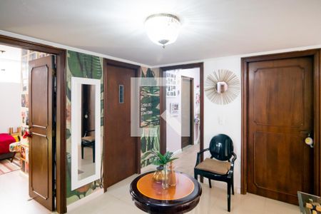 Casa à venda com 690m², 4 quartos e 4 vagasHall Quartos