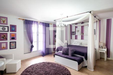 Casa à venda com 690m², 4 quartos e 4 vagasQuarto 4 - Suíte