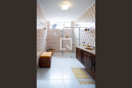 Casa à venda com 690m², 4 quartos e 4 vagasBanheiro Quarto 2 - Suíte