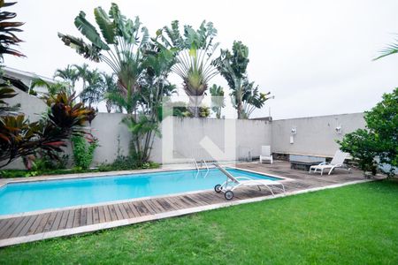 Casa à venda com 690m², 4 quartos e 4 vagasPiscina