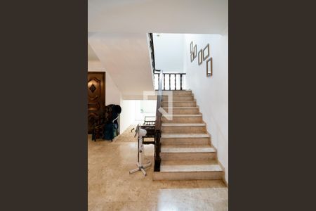 Casa à venda com 690m², 4 quartos e 4 vagasHall Entrada