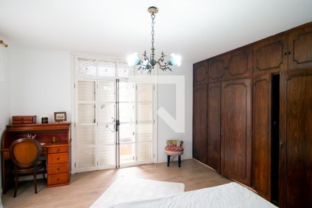 Casa à venda com 690m², 4 quartos e 4 vagasQuarto 2 - Suíte