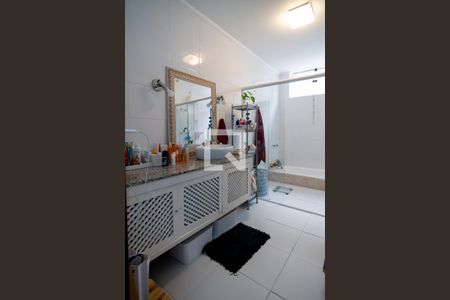 Casa à venda com 690m², 4 quartos e 4 vagasBanheiro Quarto 3 - Suíte