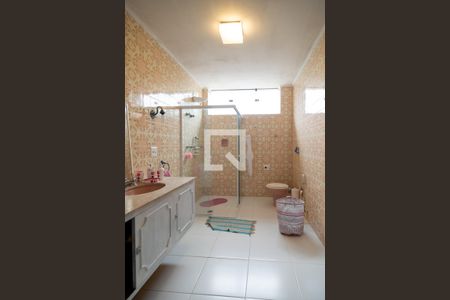 Casa à venda com 690m², 4 quartos e 4 vagasBanheiro Quarto 1 - Suíte