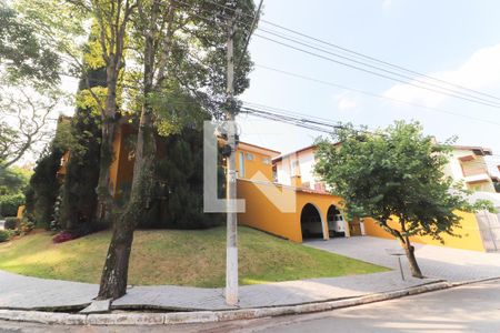 Casa à venda com 460m², 4 quartos e 6 vagas Casa à venda com 460m², 4 quartos e 6 vagasFachada / Garagem
