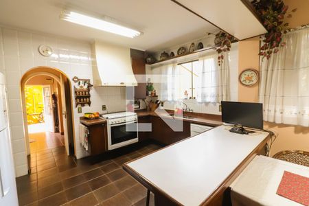 Casa à venda com 460m², 4 quartos e 6 vagas Casa à venda com 460m², 4 quartos e 6 vagasCozinha