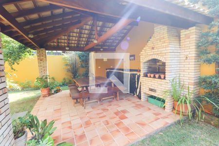 Casa à venda com 460m², 4 quartos e 6 vagas Casa à venda com 460m², 4 quartos e 6 vagasÁrea comum - Churrasqueira