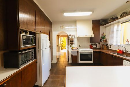 Casa à venda com 460m², 4 quartos e 6 vagas Casa à venda com 460m², 4 quartos e 6 vagasCozinha