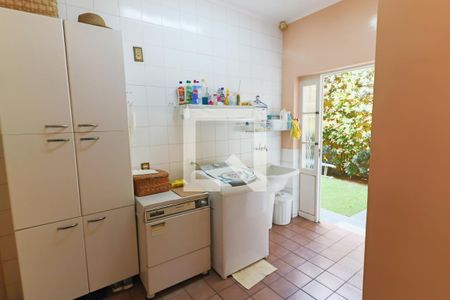 Casa à venda com 460m², 4 quartos e 6 vagas Casa à venda com 460m², 4 quartos e 6 vagasLavanderia