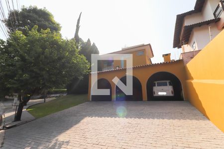 Casa à venda com 460m², 4 quartos e 6 vagas Casa à venda com 460m², 4 quartos e 6 vagasFachada / Garagem