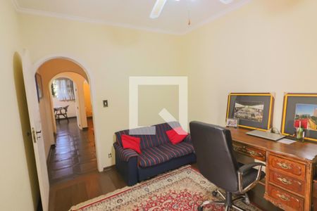 Casa à venda com 460m², 4 quartos e 6 vagas Casa à venda com 460m², 4 quartos e 6 vagasEscritório