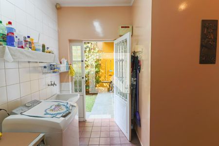 Casa à venda com 460m², 4 quartos e 6 vagas Casa à venda com 460m², 4 quartos e 6 vagasLavanderia