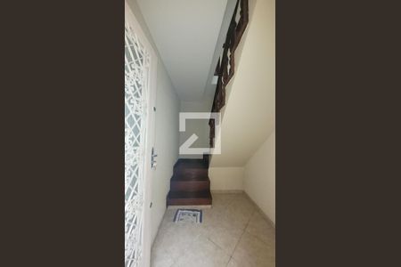 Apartamento para alugar com 120m², 3 quartos e 1 vaga Apartamento para alugar com 120m², 3 quartos e 1 vagaEscada