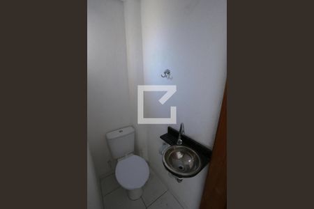 Lavabo de casa de condomínio para alugar com 2 quartos, 75m² em Parque Boturussu, São Paulo