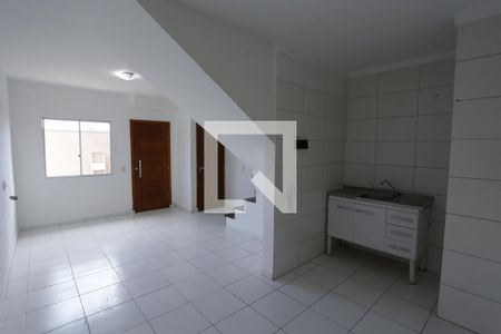 Sala/Cozinha de casa de condomínio para alugar com 2 quartos, 75m² em Parque Boturussu, São Paulo