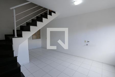 Sala de casa de condomínio para alugar com 2 quartos, 75m² em Parque Boturussu, São Paulo