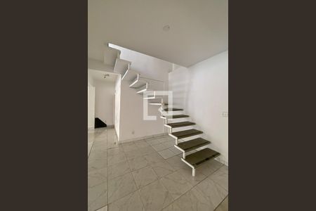 Salão de casa para alugar com 3 quartos, 300m² em Brás de Pina, Rio de Janeiro